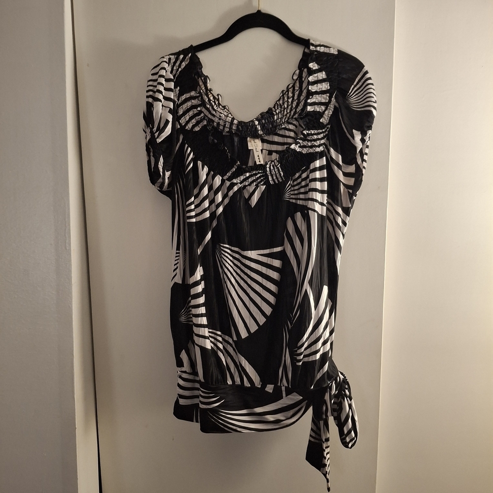 Heart Soul Stylish Black and White Women's Cap Sleeve Top